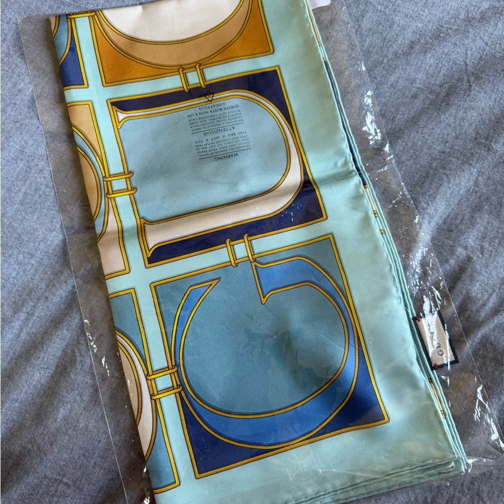 GUCCI POP PRINT SILK CARRÉ, Elegant scarf - Picture 10 of 13
